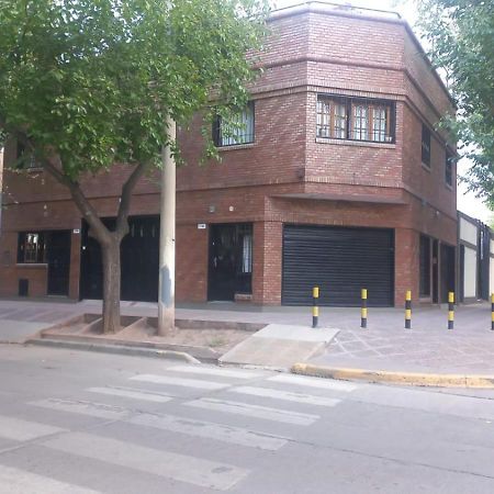 Apartamentos Willy - En Zona Residencial Con Estacionamiento Mendoza Exterior photo