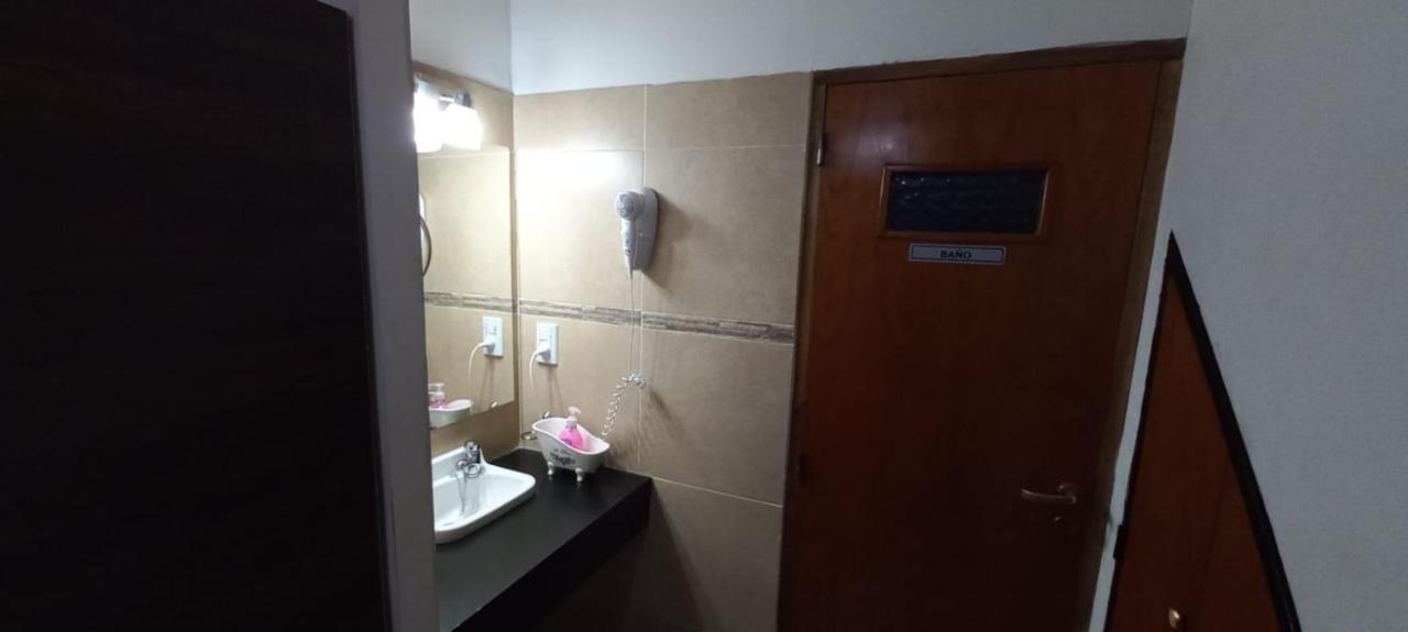 Apartamentos Willy - En Zona Residencial Con Estacionamiento Mendoza Exterior photo